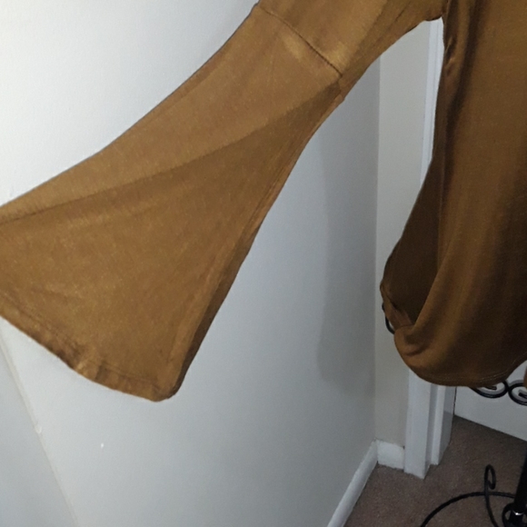 Top - Picture 2 of 4